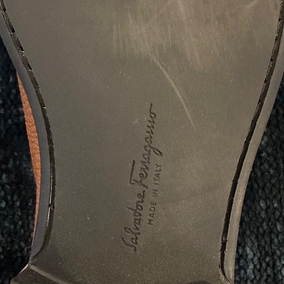Salvatore Ferragamo Gancini Buckle Tan Loafer 9D, Almost New Condition - Picture 4 of 10